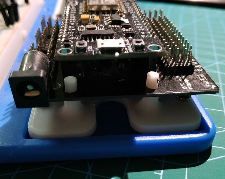 Detalle de la base Arduino a ESP8266 